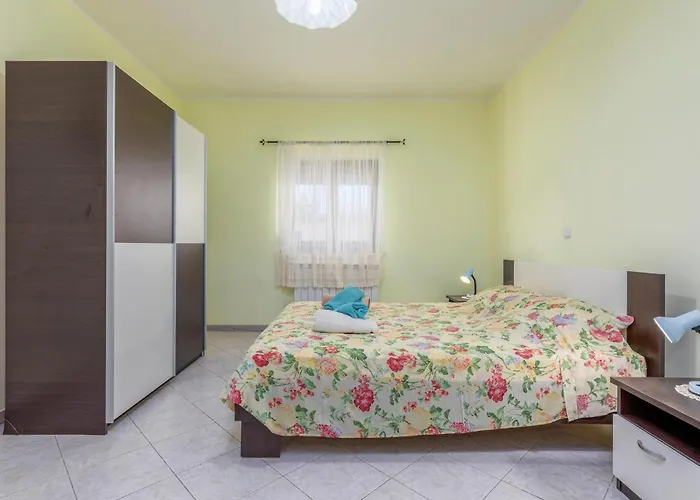 Appartement In With Wifi Pula