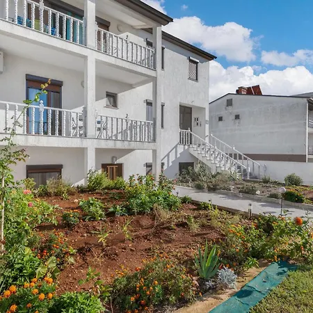 1 Bedroom Cozy In * Pula